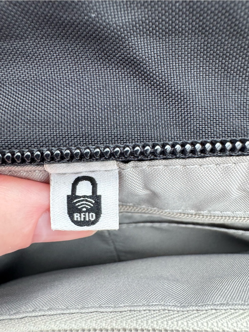 Baggallini Black Calais Crossbody Shoulder Bag - Picture 8 of 14